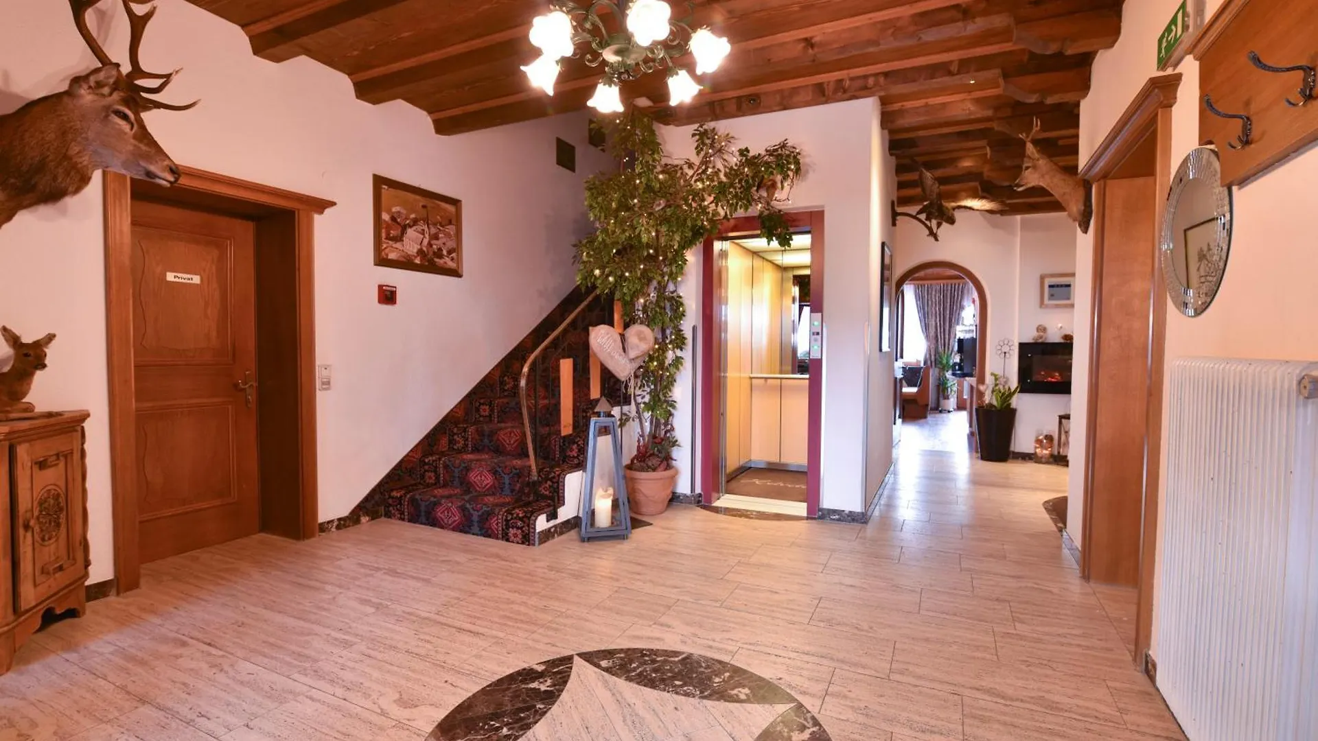Hotel Garni Helvetia Ischgl 3*,