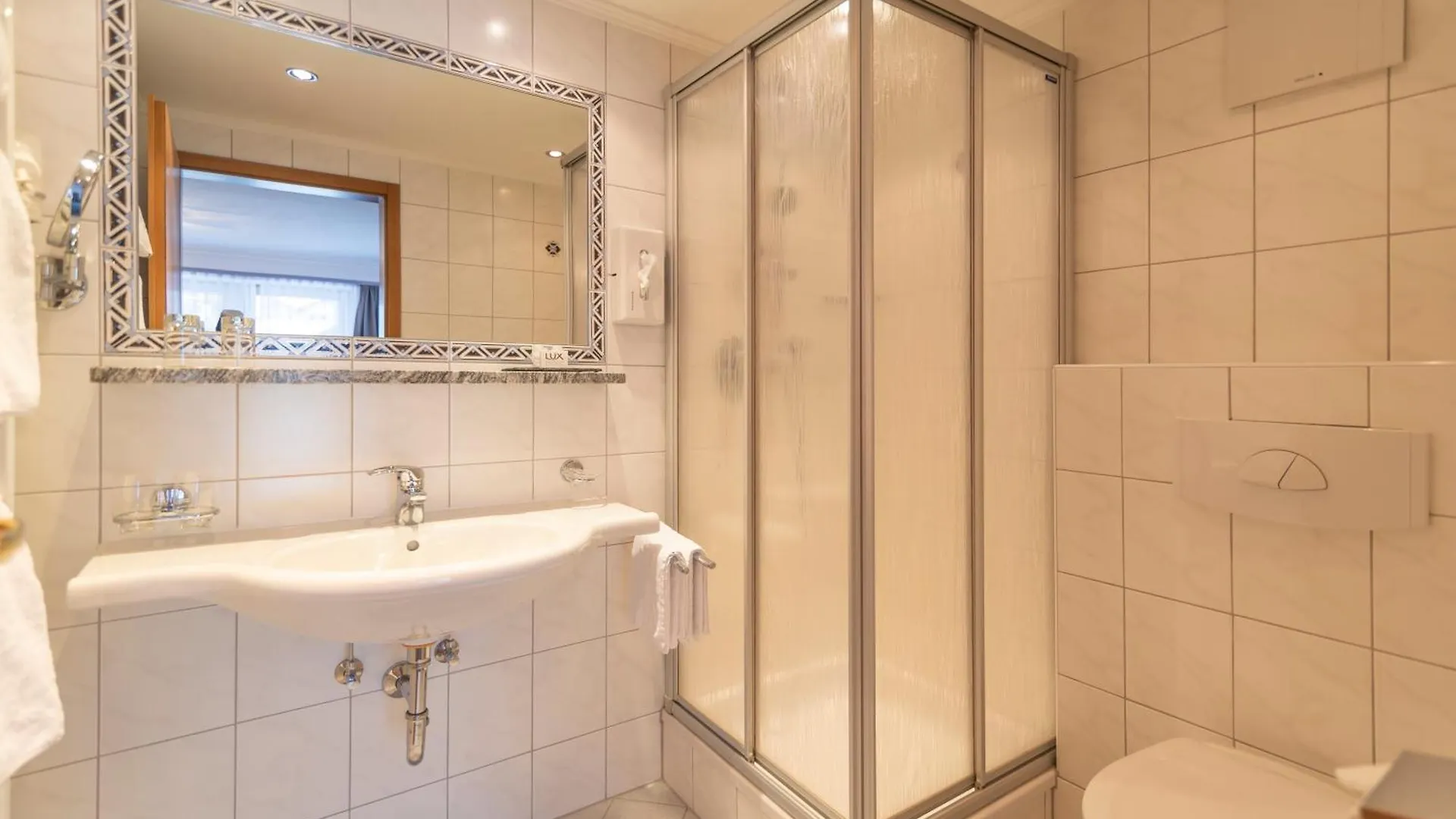 Hotel Garni Helvetia Ischgl 3*,